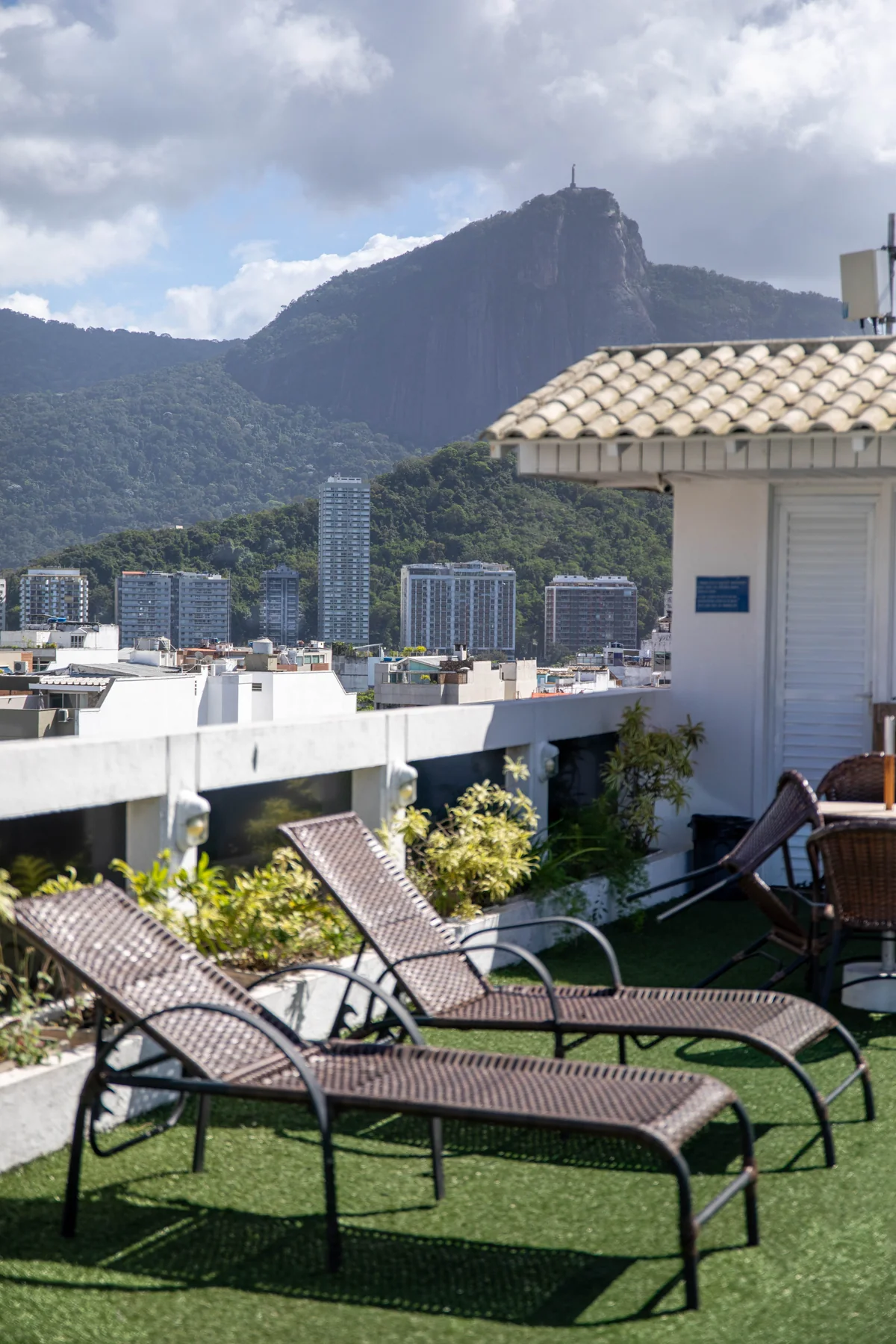 O Cristo Redentor visto do terraço, em Ipanema