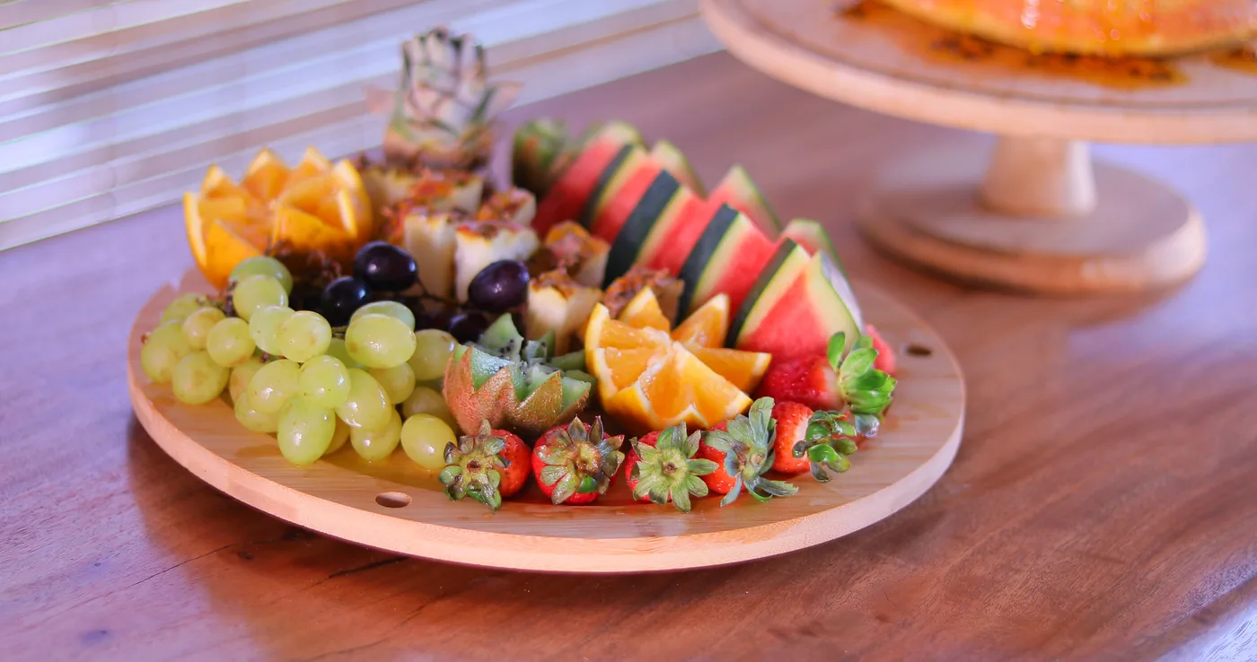 Prato de frutas na Voyage Villas Trancoso