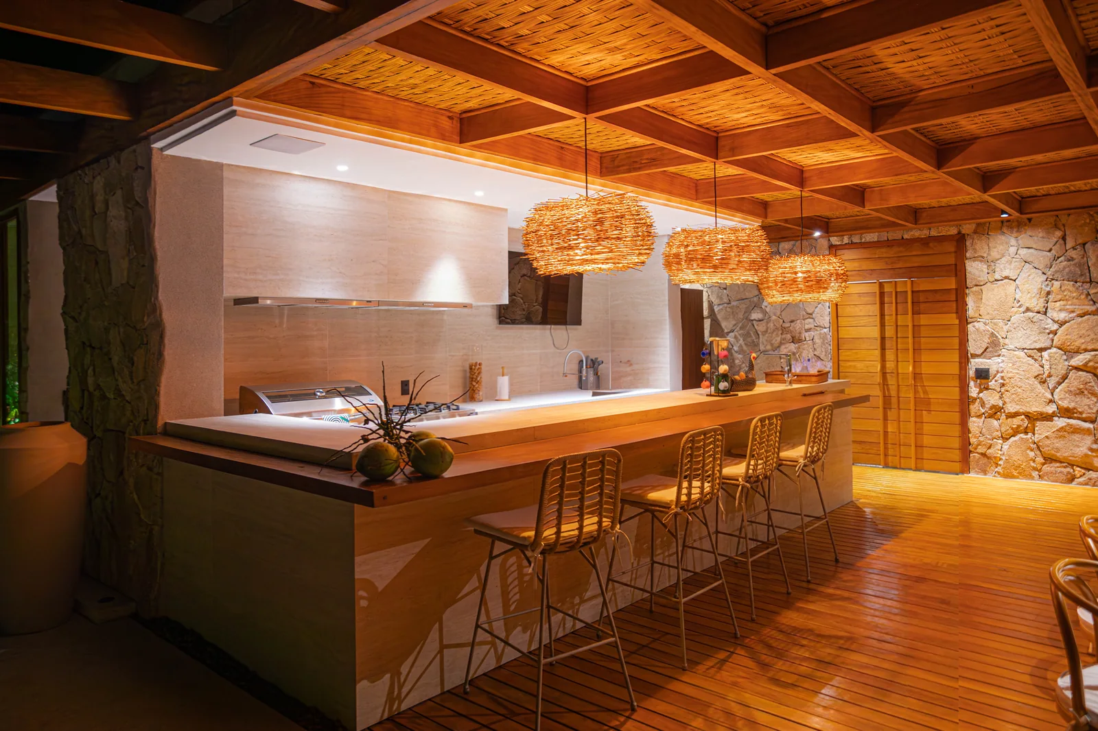 Cozinha e bar da Voyage Villas Trancoso